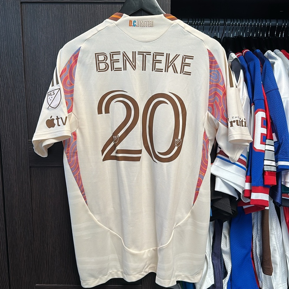 Christian Benteke D.C. United adidas 2025 The Soul Kit Authentic Jersey - Picture 7 of 8